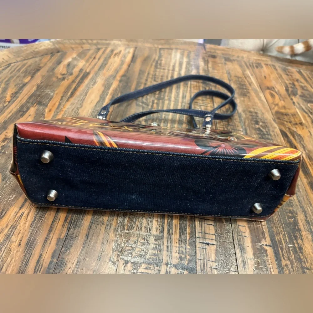 M. Andonia Y2K Wagon Motif Hand Bag - Picture 9 of 15